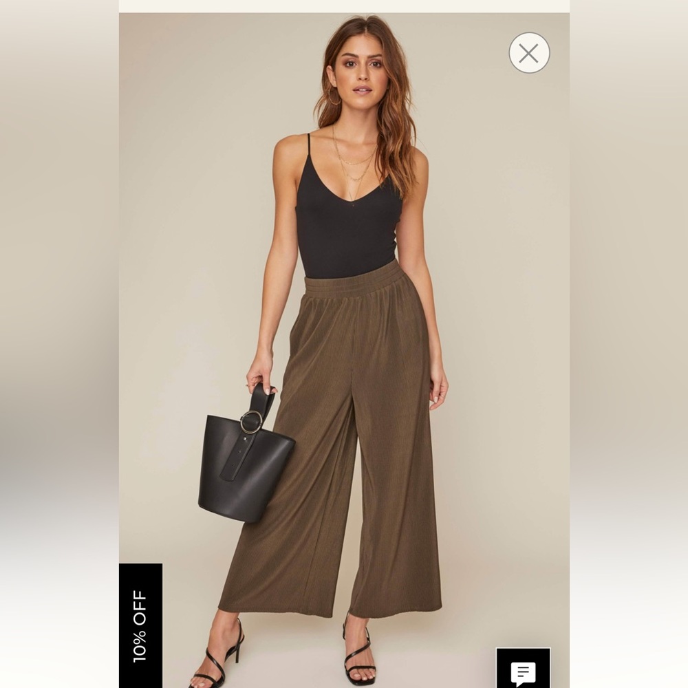 Never worn ASTR The Label wide legged elastic waist pants (xs)